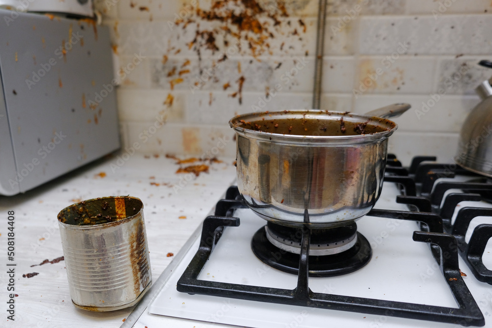 How to clean oil in kitchen