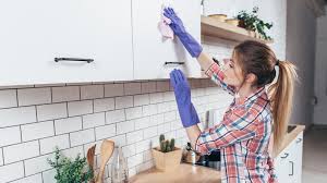 How to clean oil in kitchen